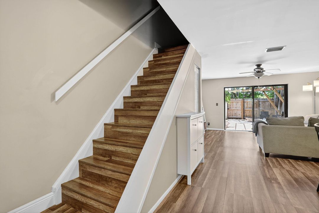 Active With Contract: $279,000 (2 beds, 1 baths, 978 Square Feet)