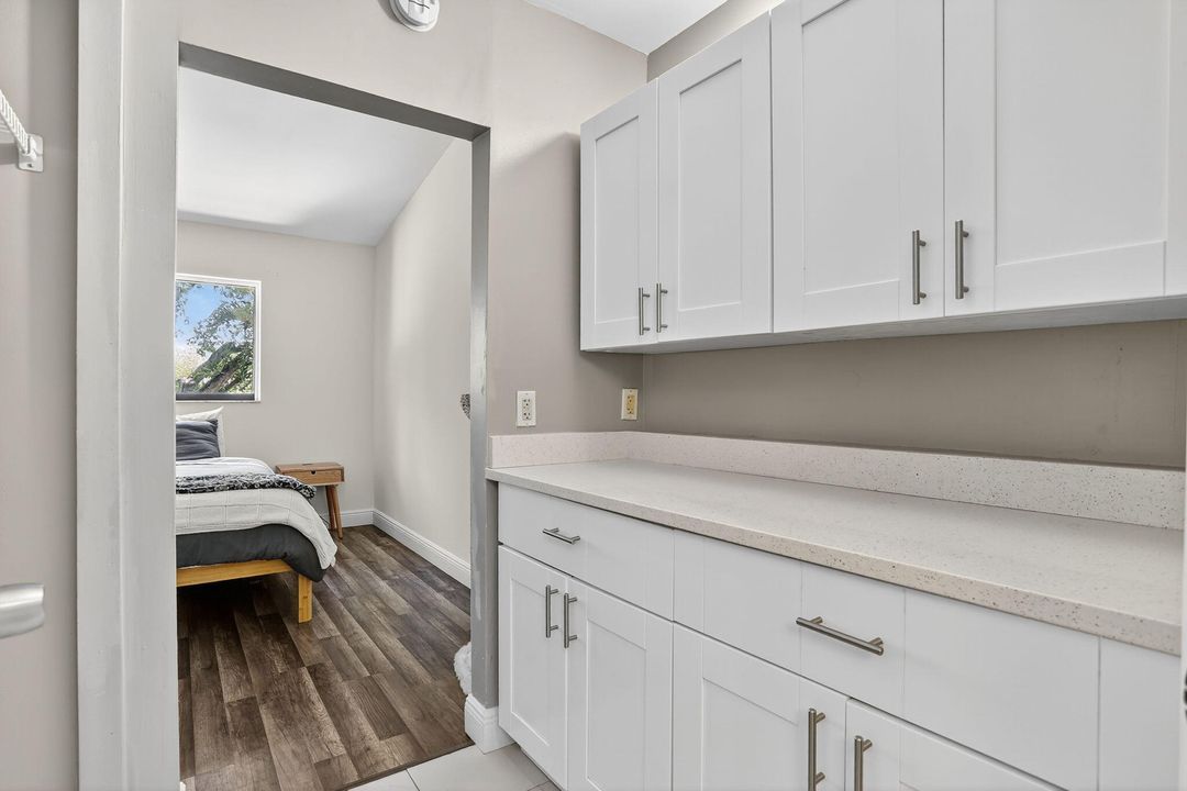 Active With Contract: $279,000 (2 beds, 1 baths, 978 Square Feet)