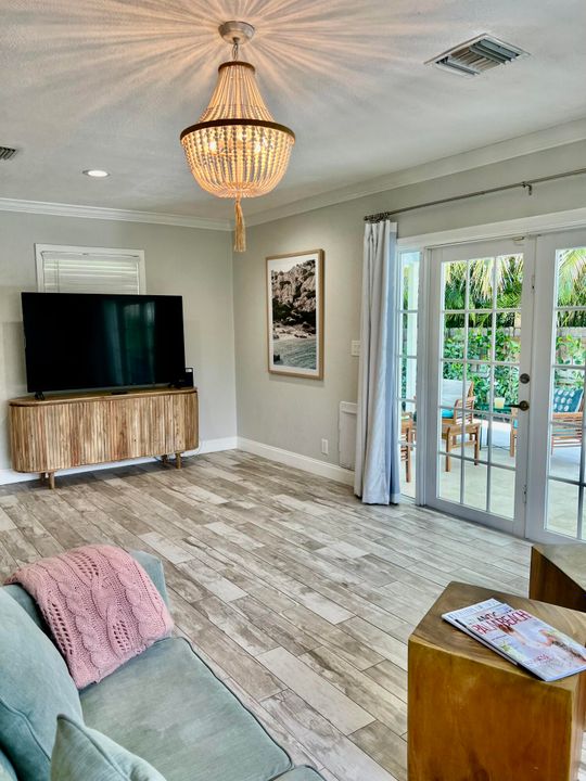 合同活跃: $6,700 (3 贝兹, 2 浴室, 1741 平方英尺)