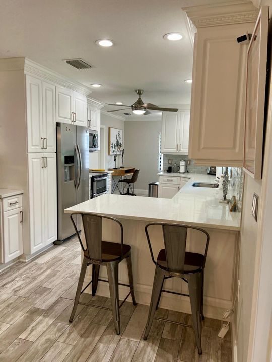 合同活跃: $6,700 (3 贝兹, 2 浴室, 1741 平方英尺)