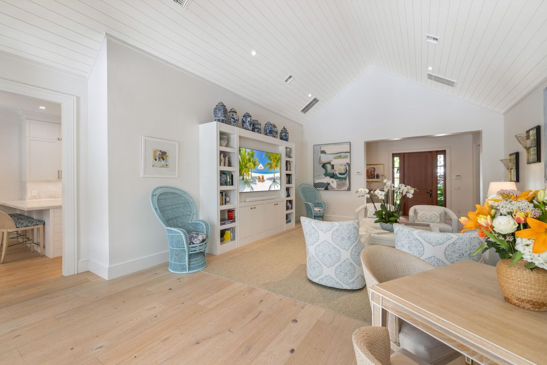 Active With Contract: $2,750,000 (3 beds, 4 baths, 2659 Square Feet)