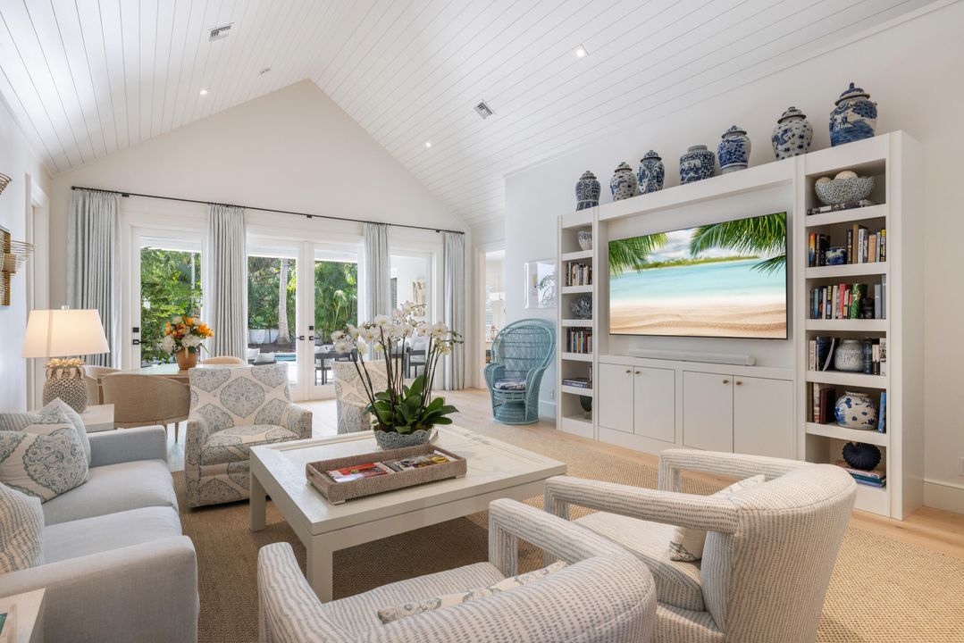 Active With Contract: $2,750,000 (3 beds, 4 baths, 2659 Square Feet)