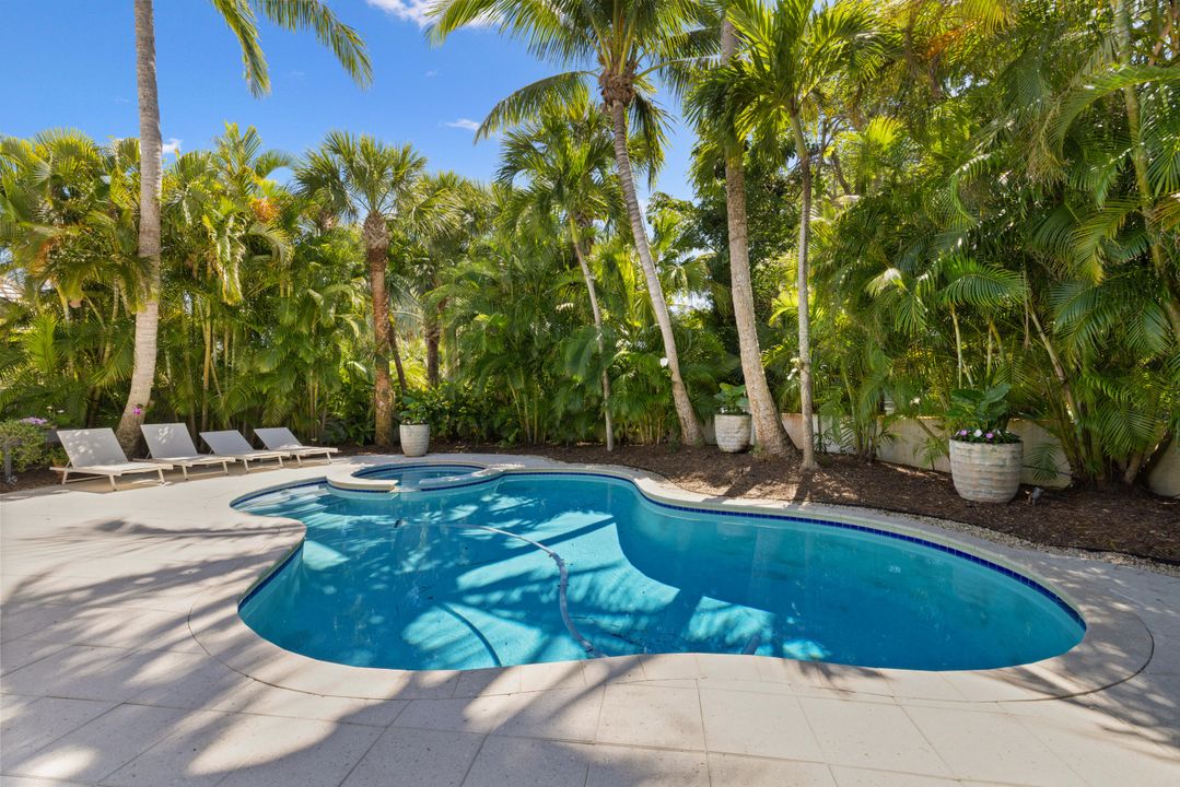 Active With Contract: $2,750,000 (3 beds, 4 baths, 2659 Square Feet)