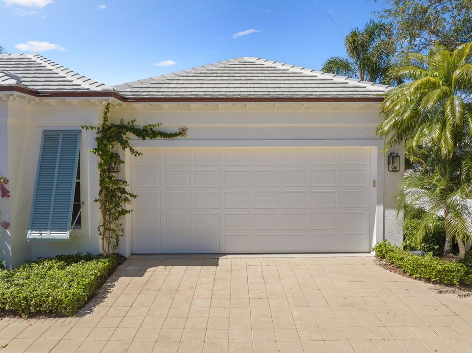 Active With Contract: $2,750,000 (3 beds, 4 baths, 2659 Square Feet)