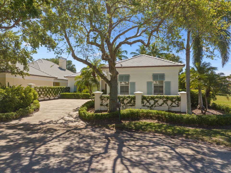 Active With Contract: $2,750,000 (3 beds, 4 baths, 2659 Square Feet)