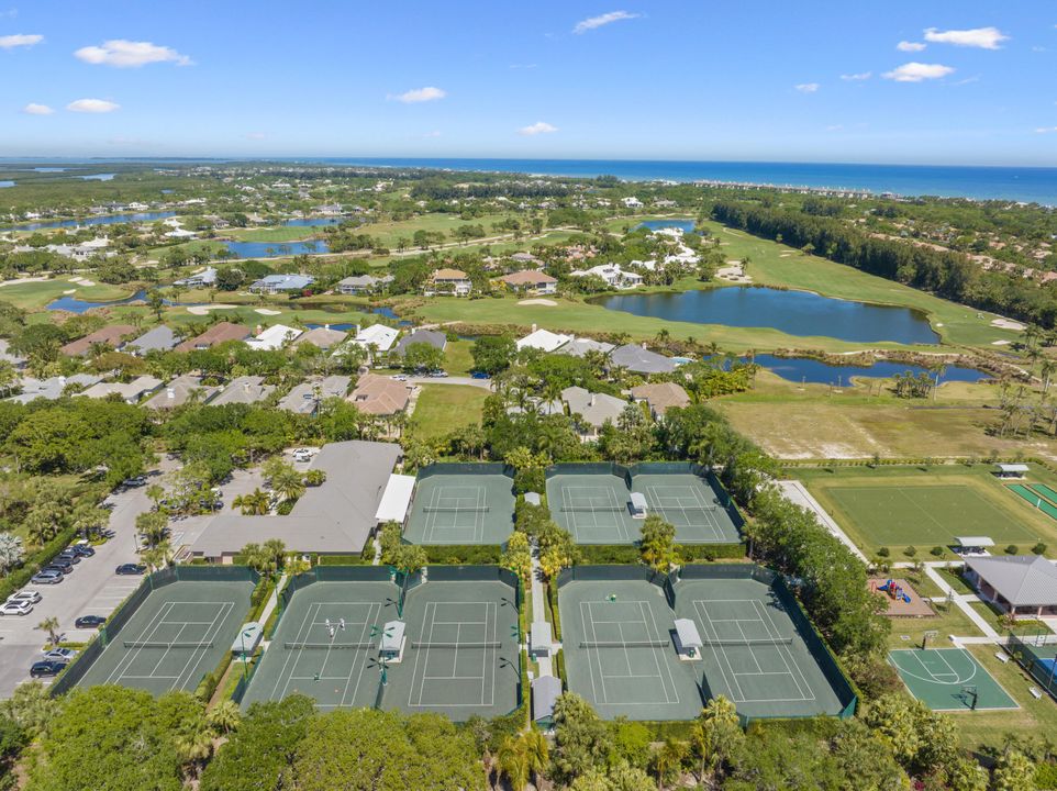 Active With Contract: $2,750,000 (3 beds, 4 baths, 2659 Square Feet)