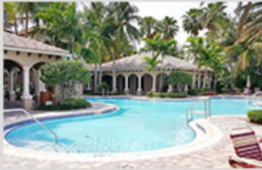 合同活跃: $5,250 (5 贝兹, 4 浴室, 3958 平方英尺)