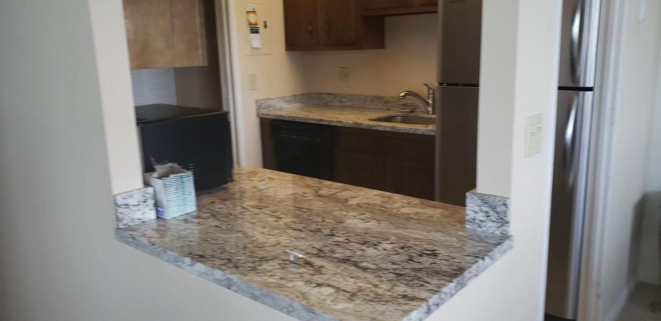 合同活跃: $6,500 (2 贝兹, 2 浴室, 1078 平方英尺)