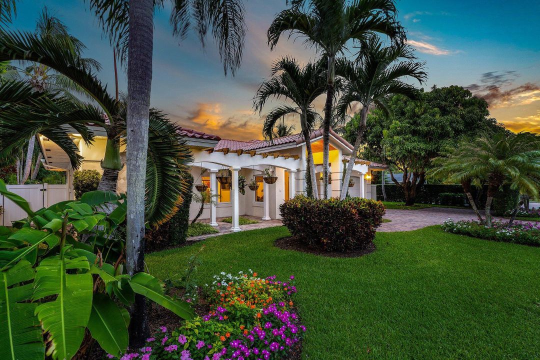 合同活跃: $1,815,000 (3 贝兹, 3 浴室, 2184 平方英尺)