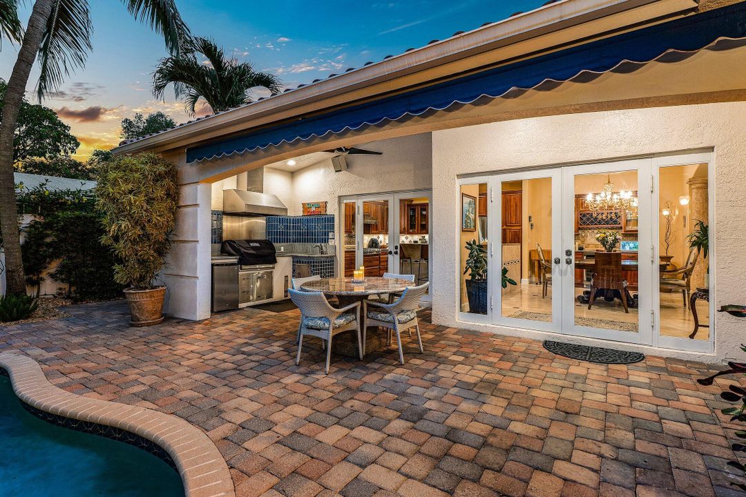 合同活跃: $1,815,000 (3 贝兹, 3 浴室, 2184 平方英尺)