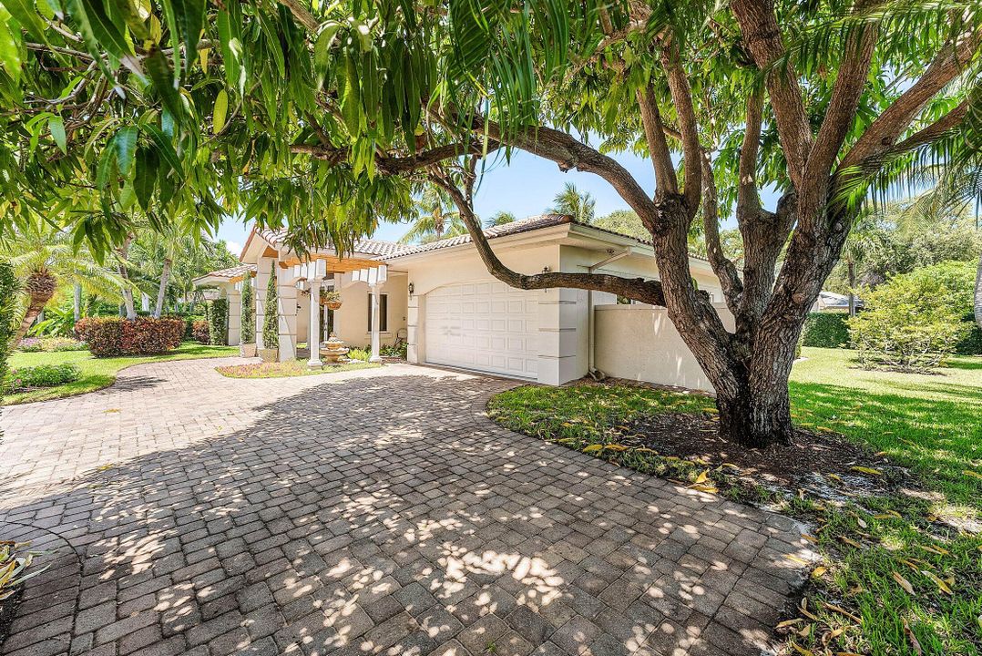 合同活跃: $1,815,000 (3 贝兹, 3 浴室, 2184 平方英尺)