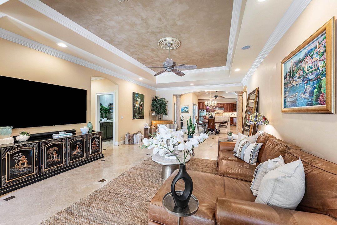 合同活跃: $1,815,000 (3 贝兹, 3 浴室, 2184 平方英尺)