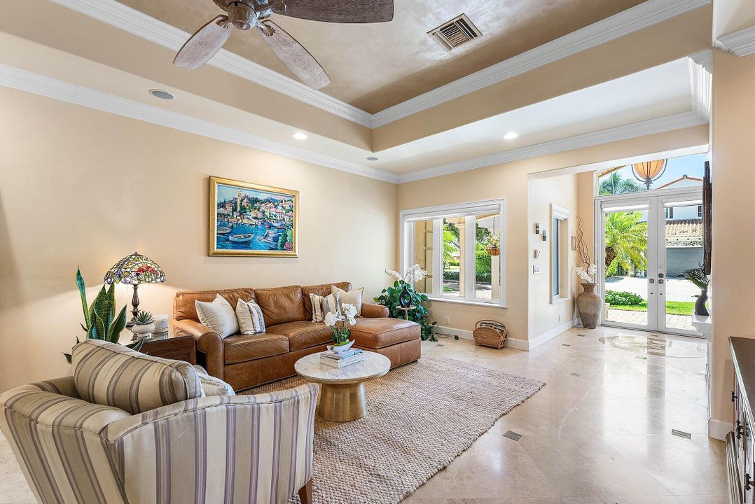 合同活跃: $1,815,000 (3 贝兹, 3 浴室, 2184 平方英尺)