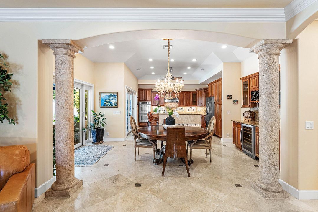 合同活跃: $1,815,000 (3 贝兹, 3 浴室, 2184 平方英尺)