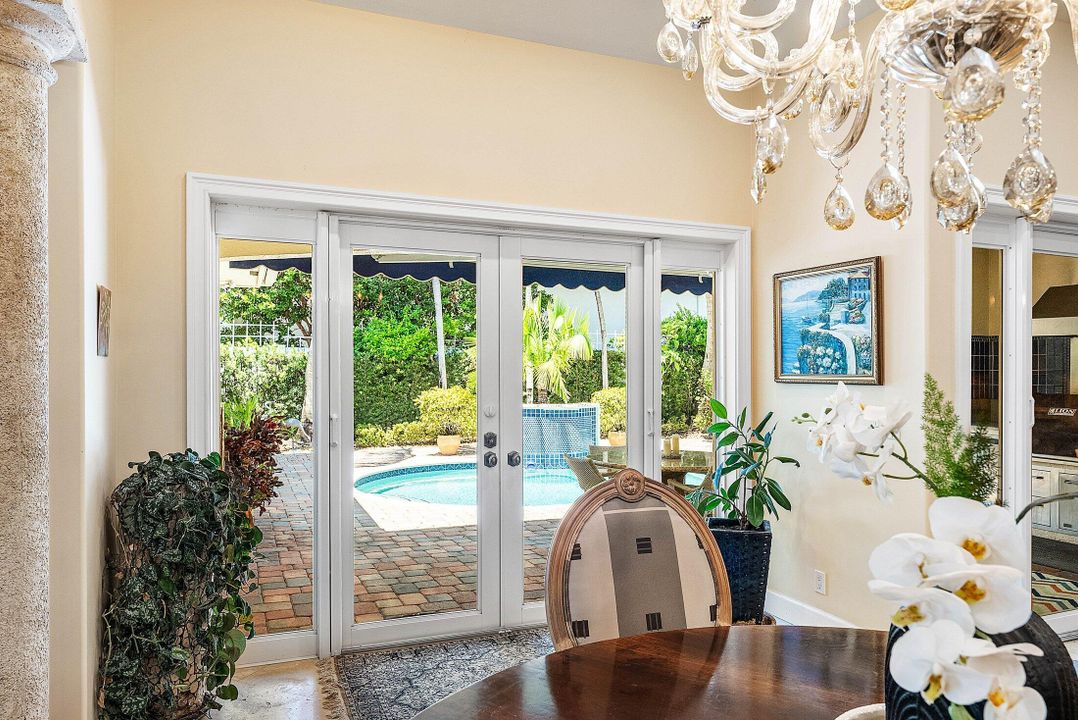 合同活跃: $1,815,000 (3 贝兹, 3 浴室, 2184 平方英尺)