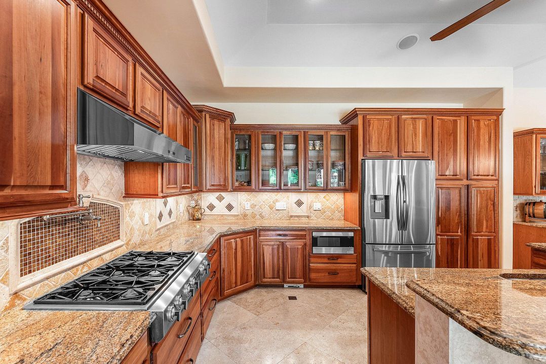 合同活跃: $1,815,000 (3 贝兹, 3 浴室, 2184 平方英尺)