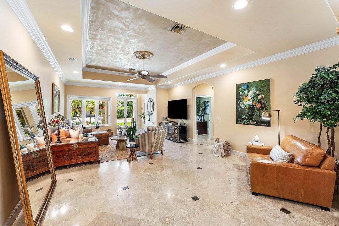 合同活跃: $1,815,000 (3 贝兹, 3 浴室, 2184 平方英尺)