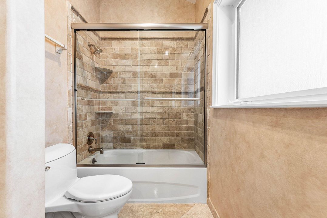 合同活跃: $1,815,000 (3 贝兹, 3 浴室, 2184 平方英尺)