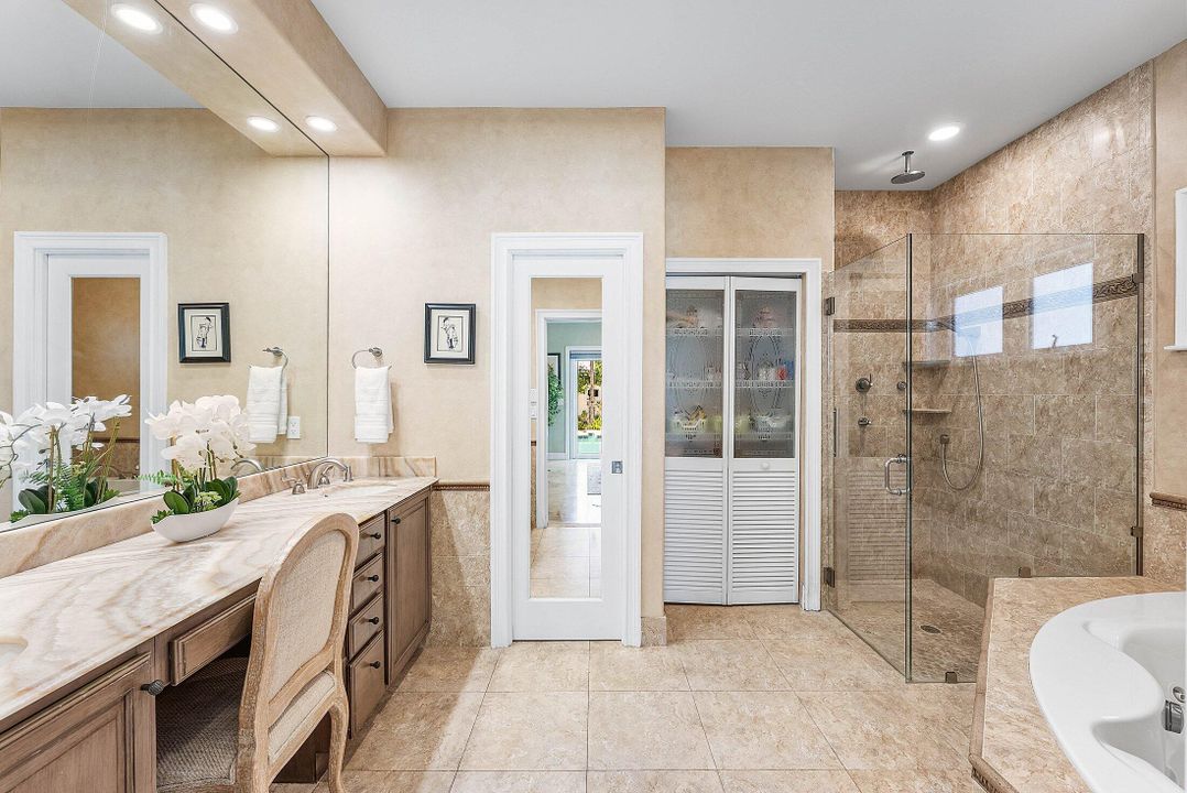 合同活跃: $1,815,000 (3 贝兹, 3 浴室, 2184 平方英尺)