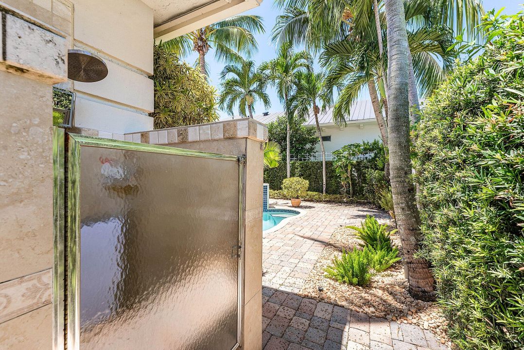 合同活跃: $1,815,000 (3 贝兹, 3 浴室, 2184 平方英尺)