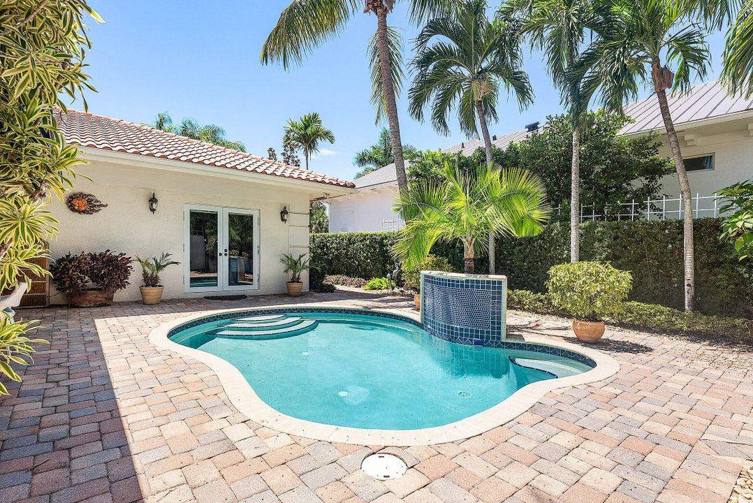 合同活跃: $1,815,000 (3 贝兹, 3 浴室, 2184 平方英尺)