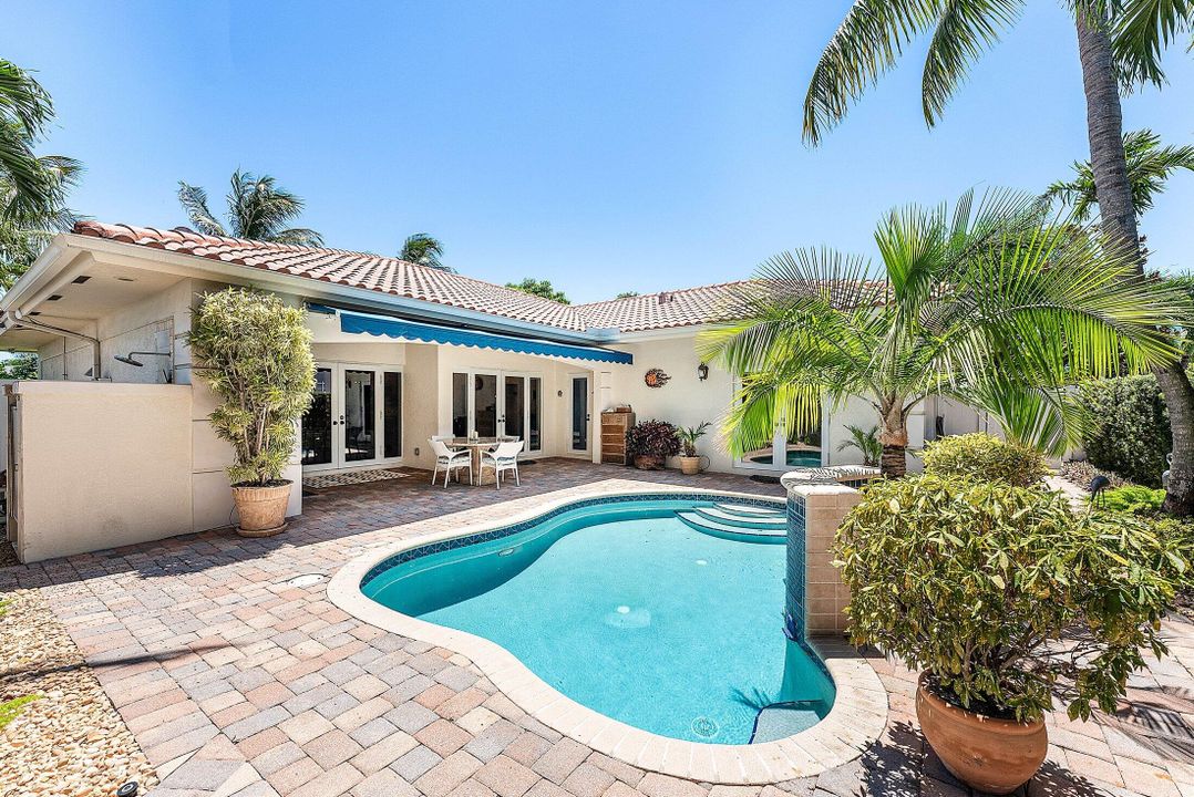 合同活跃: $1,815,000 (3 贝兹, 3 浴室, 2184 平方英尺)