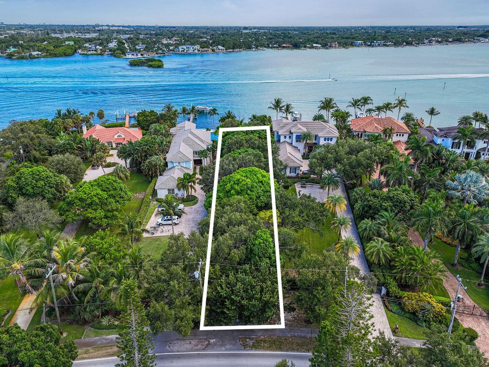 На продажу: $5,495,000 (2 спален, 1 ванн, 990 Квадратных фут)