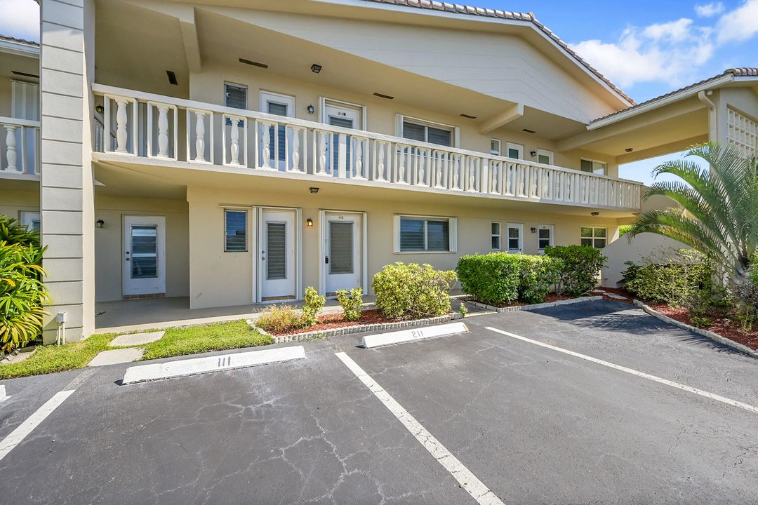 Active With Contract: $125,000 (2 beds, 1 baths, 890 Square Feet)