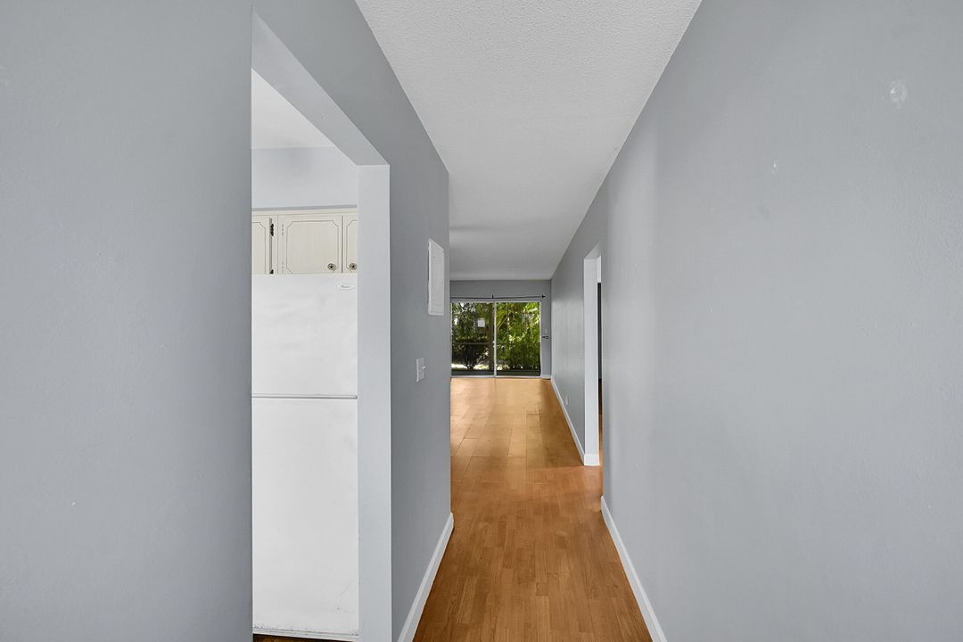 Active With Contract: $125,000 (2 beds, 1 baths, 890 Square Feet)