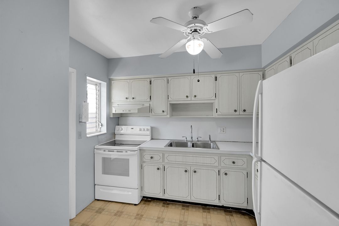 Active With Contract: $125,000 (2 beds, 1 baths, 890 Square Feet)