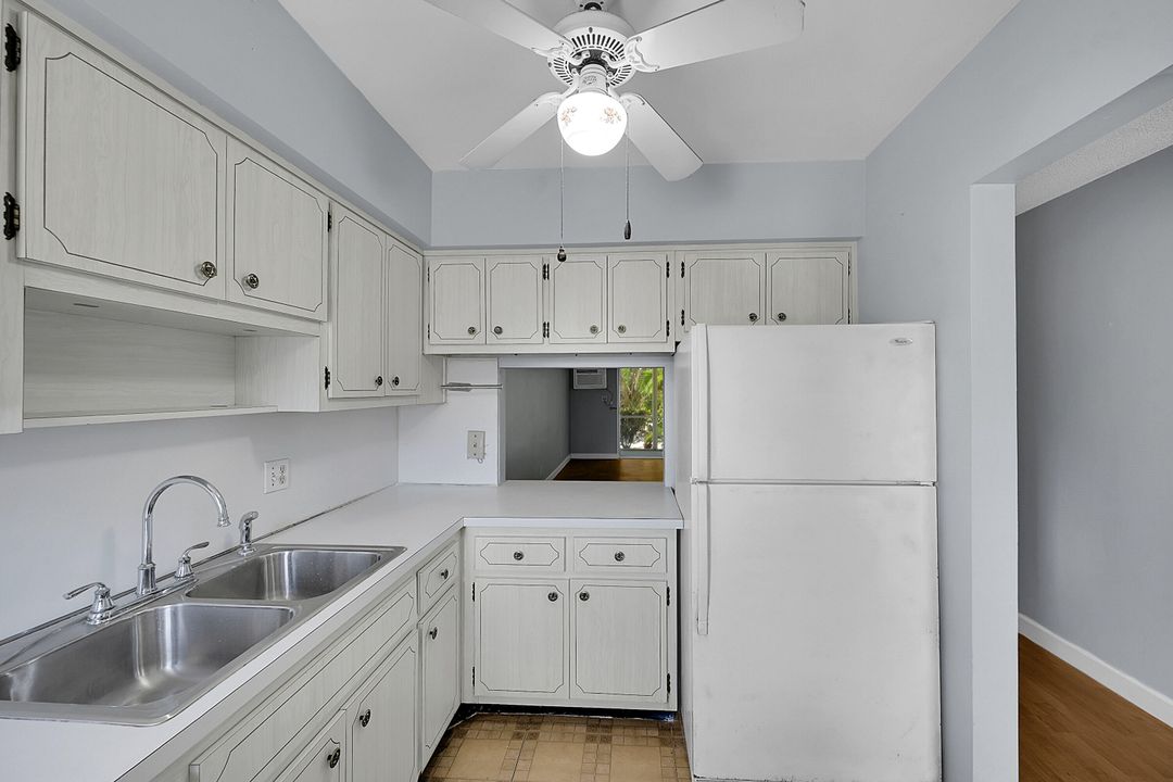 Active With Contract: $125,000 (2 beds, 1 baths, 890 Square Feet)