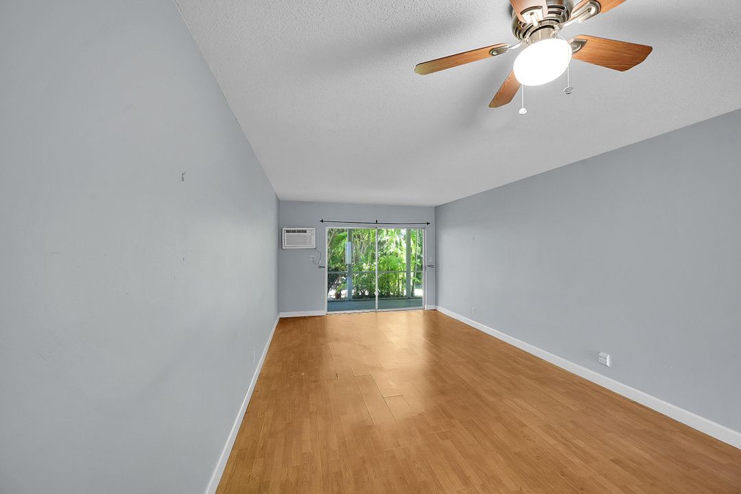 Active With Contract: $125,000 (2 beds, 1 baths, 890 Square Feet)