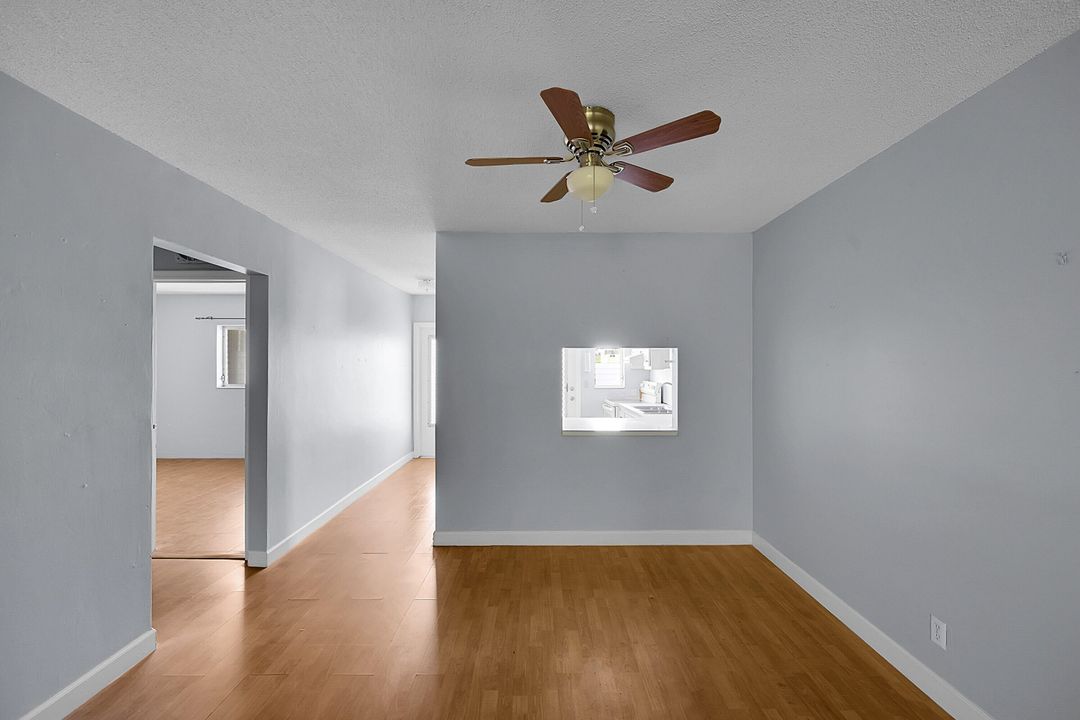 Active With Contract: $125,000 (2 beds, 1 baths, 890 Square Feet)