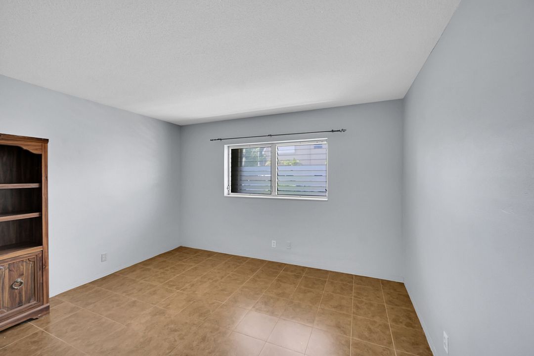 Active With Contract: $125,000 (2 beds, 1 baths, 890 Square Feet)