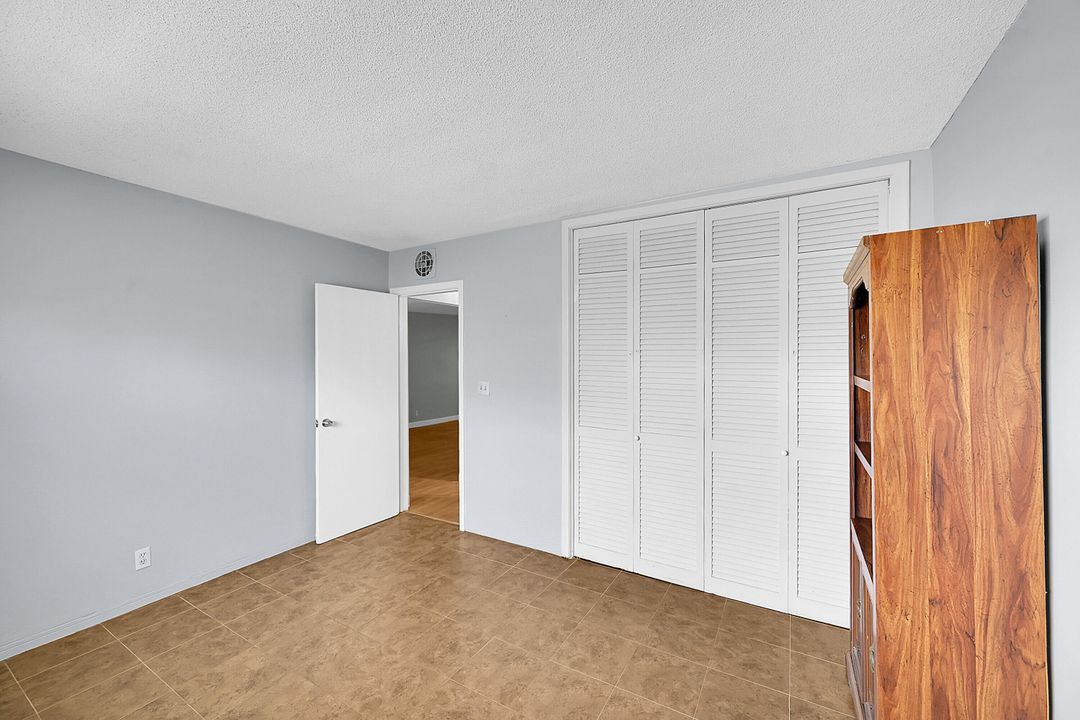 Active With Contract: $125,000 (2 beds, 1 baths, 890 Square Feet)