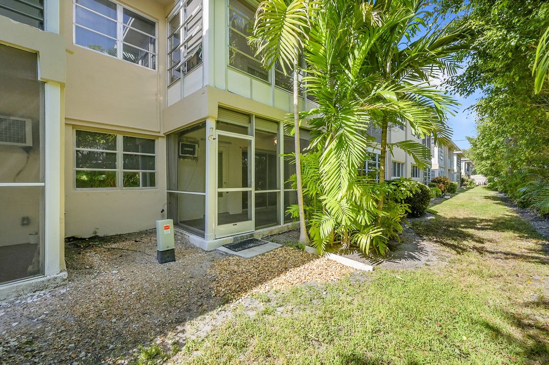 Active With Contract: $125,000 (2 beds, 1 baths, 890 Square Feet)