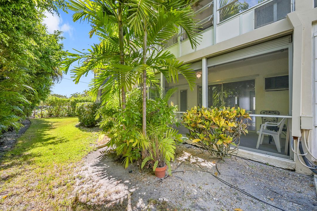 Active With Contract: $125,000 (2 beds, 1 baths, 890 Square Feet)