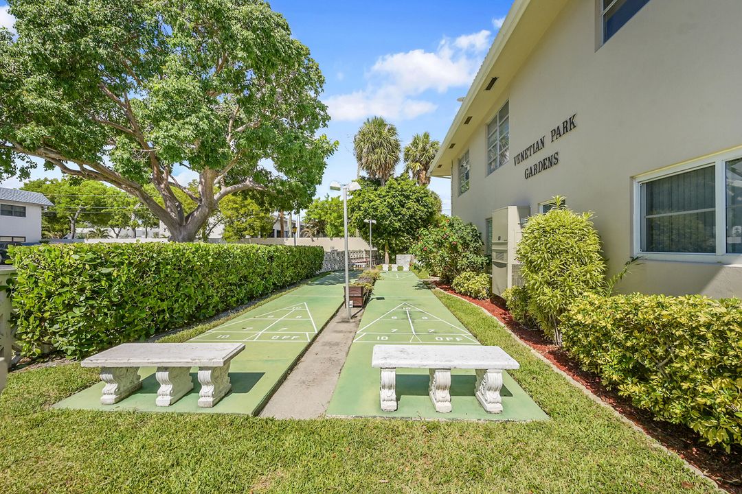 Active With Contract: $125,000 (2 beds, 1 baths, 890 Square Feet)