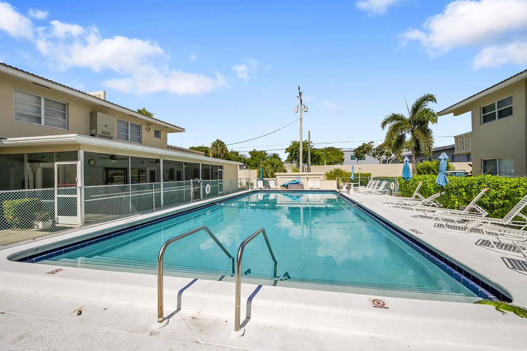 Active With Contract: $125,000 (2 beds, 1 baths, 890 Square Feet)