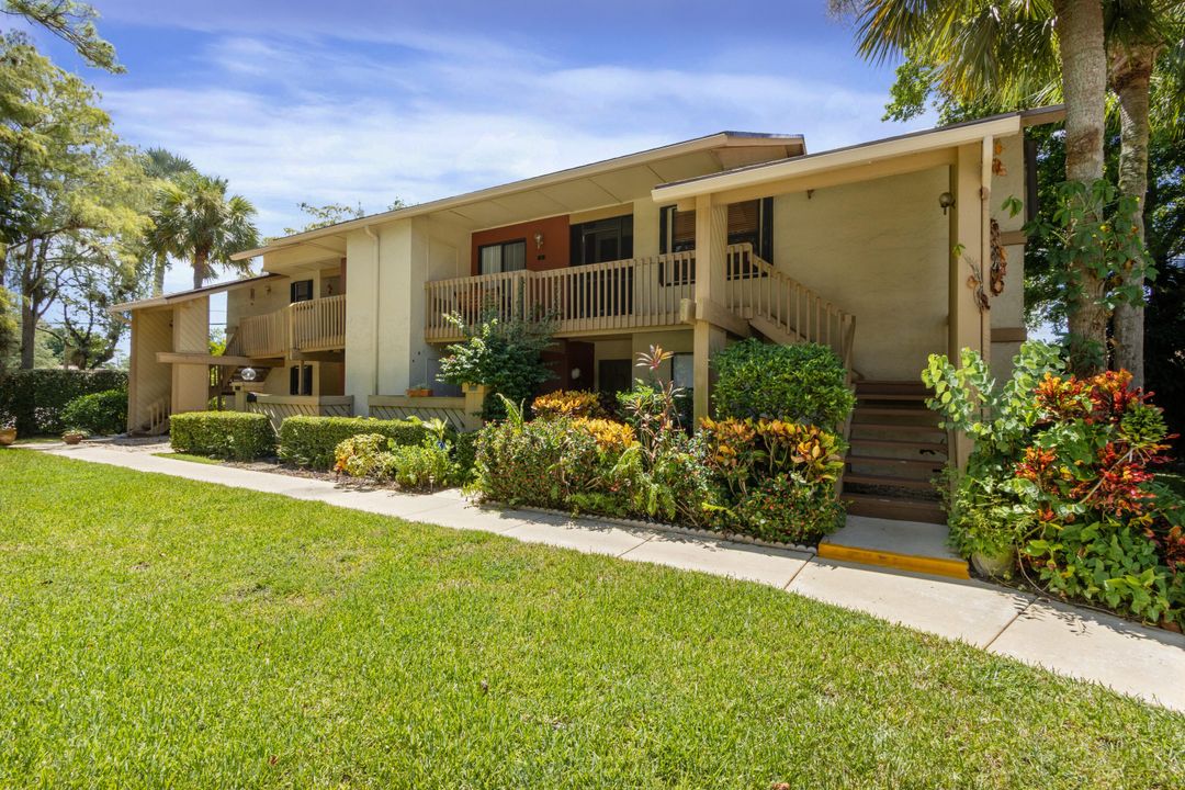 Recently Sold: $299,999 (2 beds, 2 baths, 1300 Square Feet)