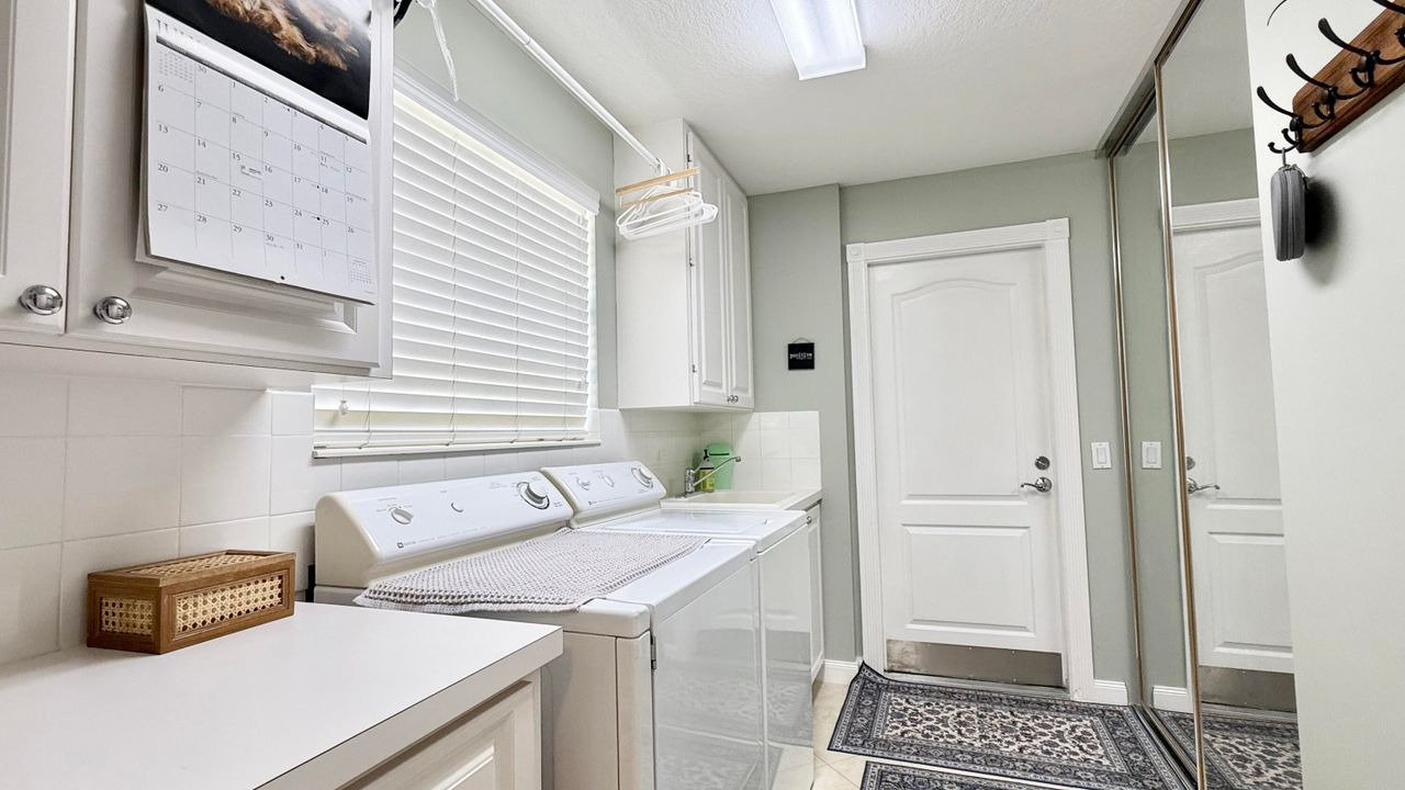 Active With Contract: $449,900 (2 beds, 2 baths, 1526 Square Feet)
