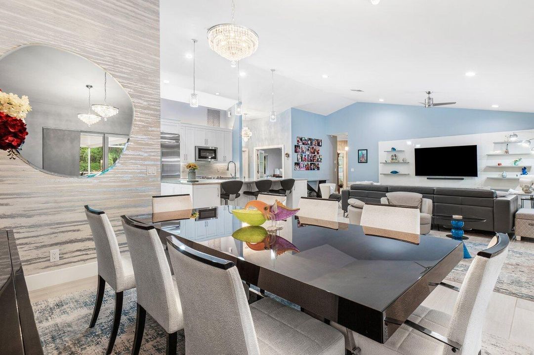 合同活跃: $1,595,000 (4 贝兹, 3 浴室, 2617 平方英尺)