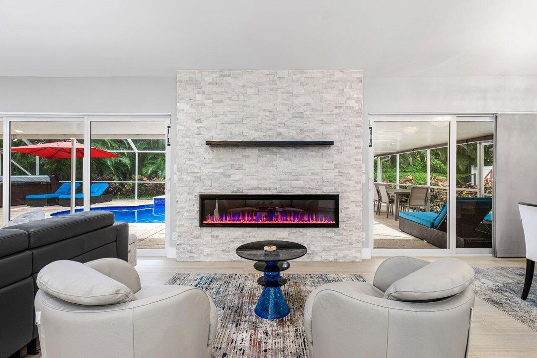 合同活跃: $1,595,000 (4 贝兹, 3 浴室, 2617 平方英尺)