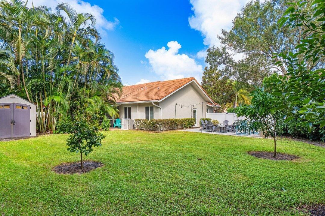 合同活跃: $1,595,000 (4 贝兹, 3 浴室, 2617 平方英尺)