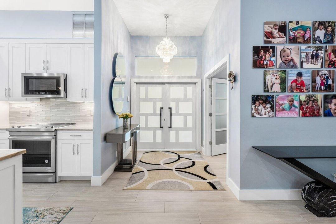 合同活跃: $1,595,000 (4 贝兹, 3 浴室, 2617 平方英尺)