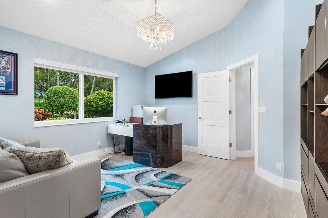 合同活跃: $1,595,000 (4 贝兹, 3 浴室, 2617 平方英尺)