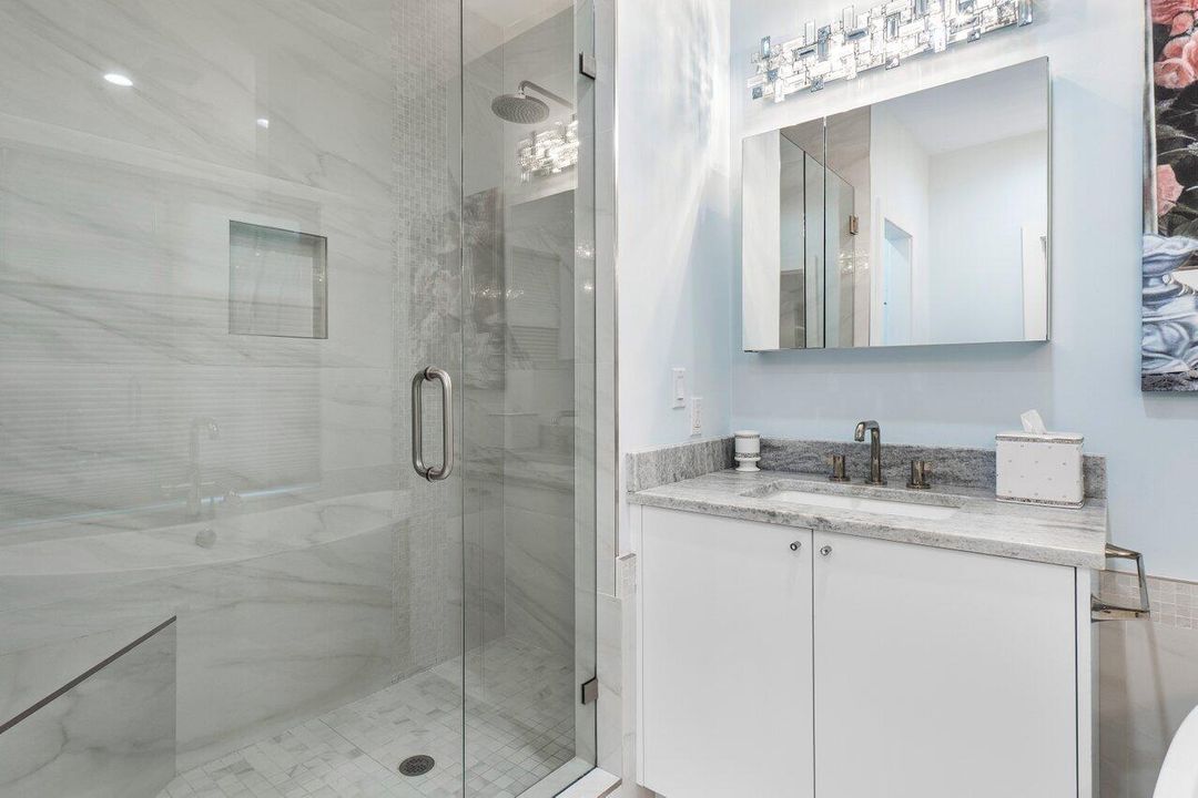 合同活跃: $1,595,000 (4 贝兹, 3 浴室, 2617 平方英尺)