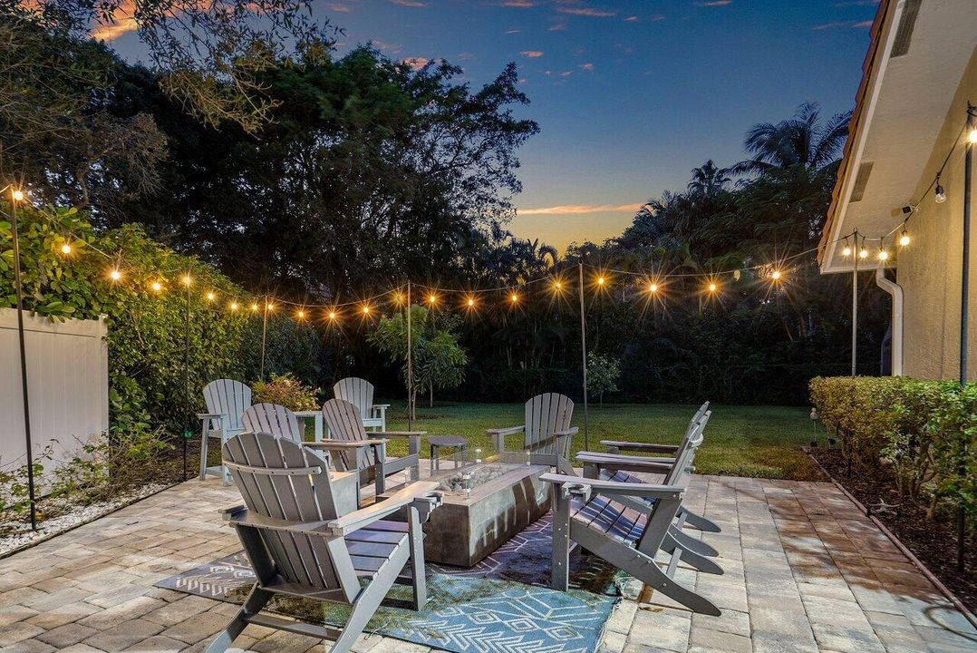 合同活跃: $1,595,000 (4 贝兹, 3 浴室, 2617 平方英尺)