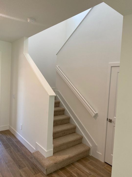 合同活跃: $729,000 (5 贝兹, 4 浴室, 3072 平方英尺)