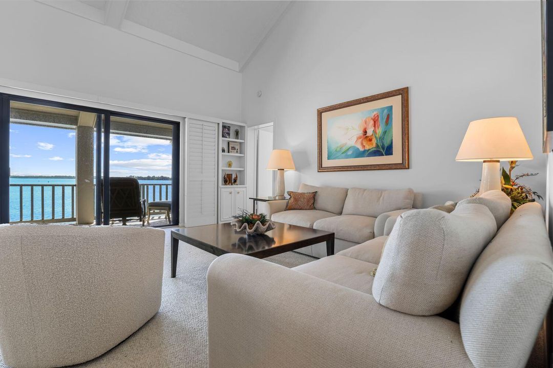 En Venta: $695,000 (2 camas, 2 baños, 1600 Pies cuadrados)